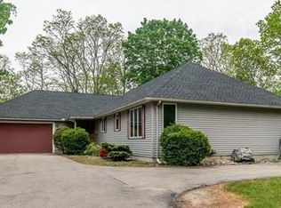 6 Winterhill Dr, Dracut, MA 01826