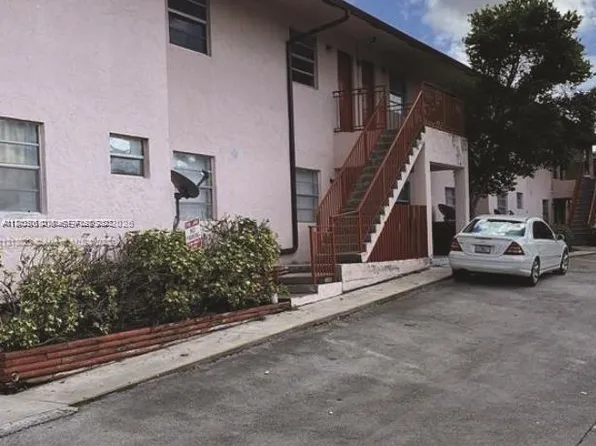 2920 Pierce St, Hollywood, FL