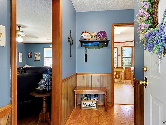 5th image of 420 Kelly Dr