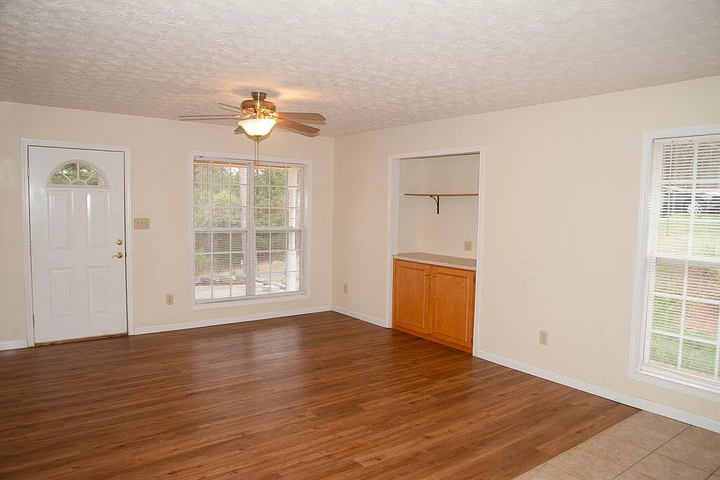 3 bed, 1440 sqft, $1,400 — Photo 2