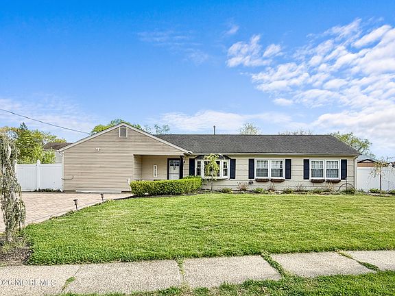 2nd image of 4 Douglas Drive