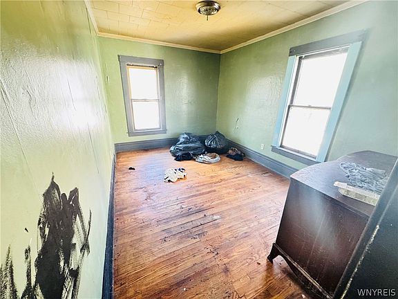 2nd image of 51 Bowen St