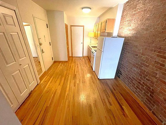 4th image of 1157 3rd Ave APT 10