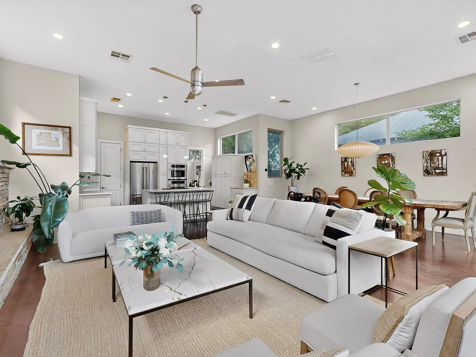 3 bed, 2.5 bath, 2384 sqft, $8,499 — Photo 4