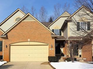 1323 Waverly Dr #8, White Lake, MI
