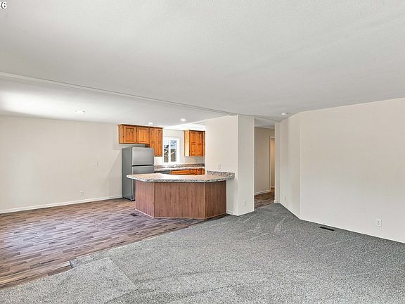 5th image of 660 S Wall St