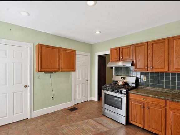 3rd image of 962 W 6th St