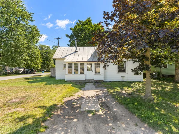 220 N Lincoln St, Howard City, MI 49329