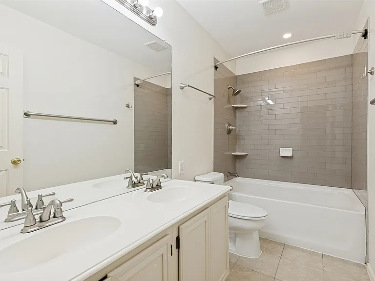 4725 Grant Park Ave — Photo 10