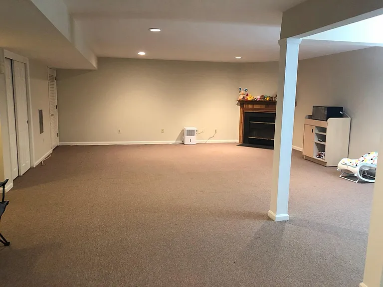166 Surrey Ct #166 — Photo 30