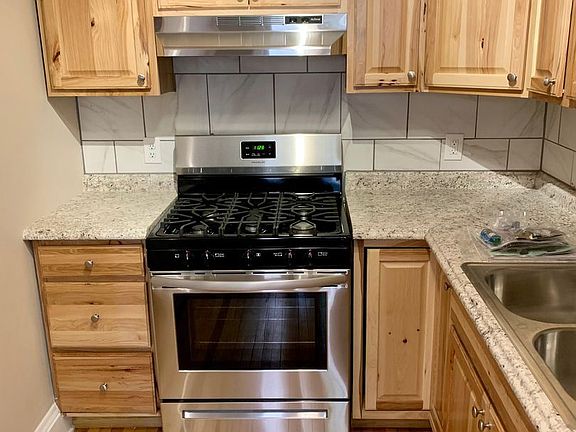 5th image of 306 Oak Grove St #8