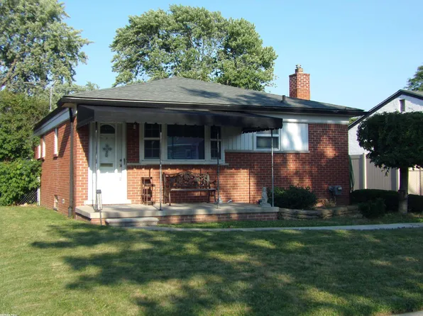 28204 Gladstone St, Saint Clair Shores, MI 48081