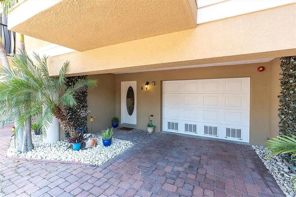 3 bed, 3.0 bath, 2738 sqft, $6,000 — Photo 3