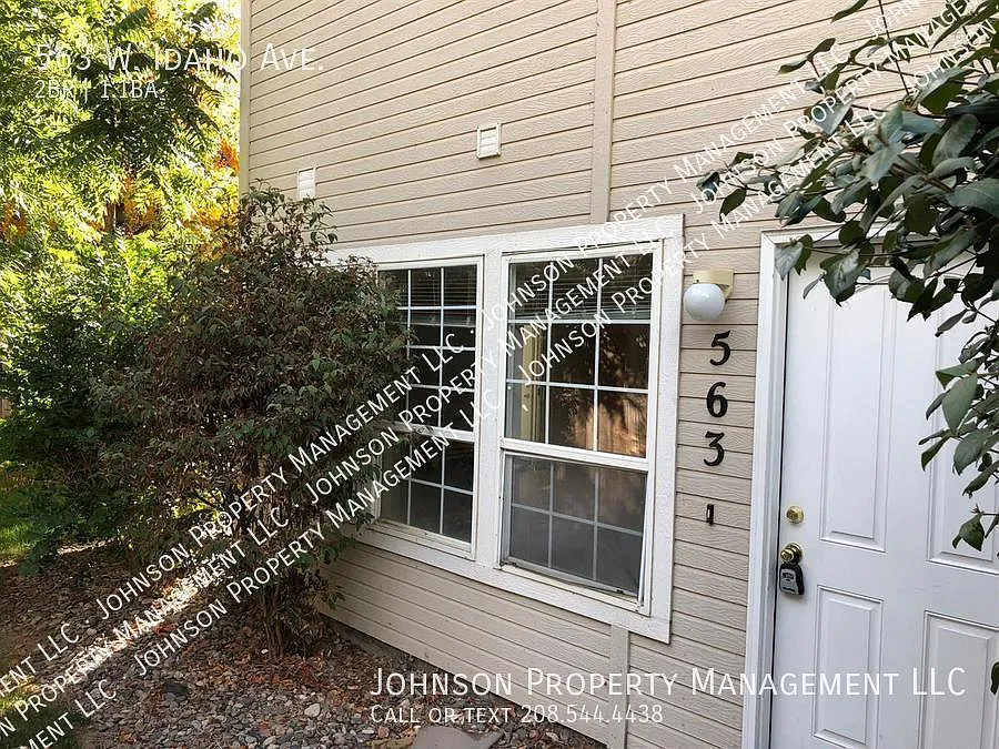 Many amenities on this West Meridian Townhome Style 2 bedroom! — Photo 2