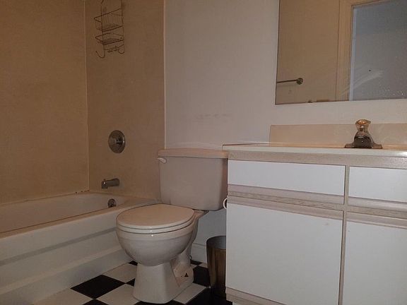 4th image of 757 1/2 N High St APT A