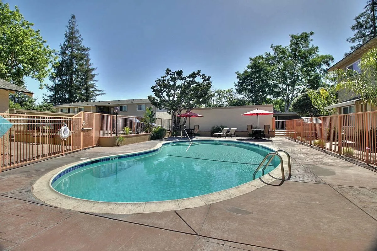 2 bed, 1.5 bath, 800 sqft, $3,195 — Photo 2