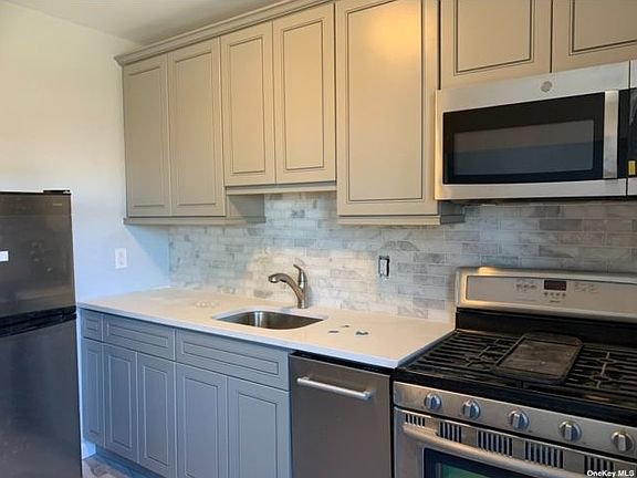 5th image of 11 Park Pl APT 2B