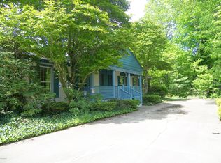 712 E Wyndwicke Dr, Saint Joseph, MI 49085