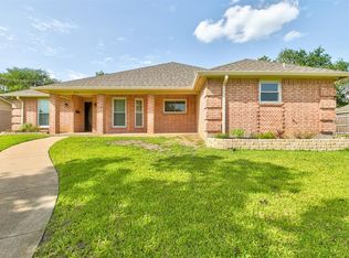 5913 N Hills Dr, North Richland Hills, TX 76117