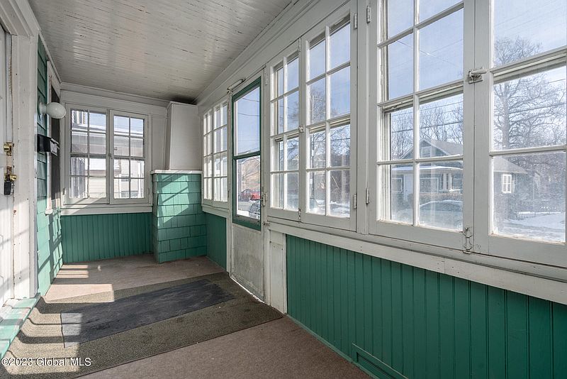 2nd image of 2323 10th Avenue