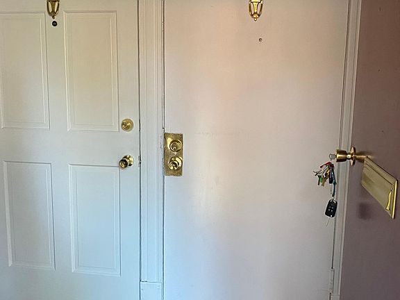 4th image of 8 N Davis Ave APT 2