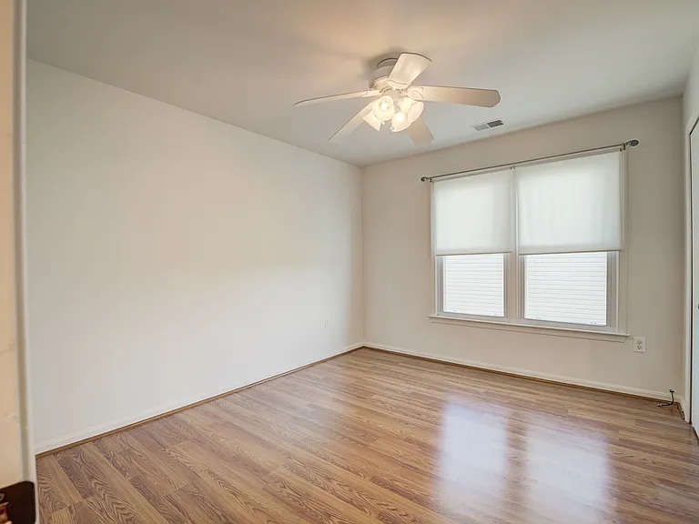 13907 Concord Ave — Photo 10