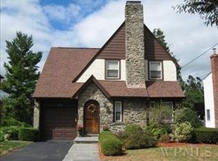 159 Park Dr, Eastchester, NY