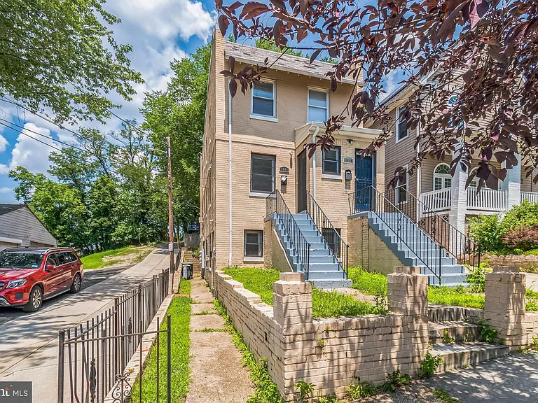1608 W St SE — Photo 4