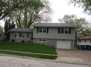 3207 Oxford Dr, Bettendorf, IA