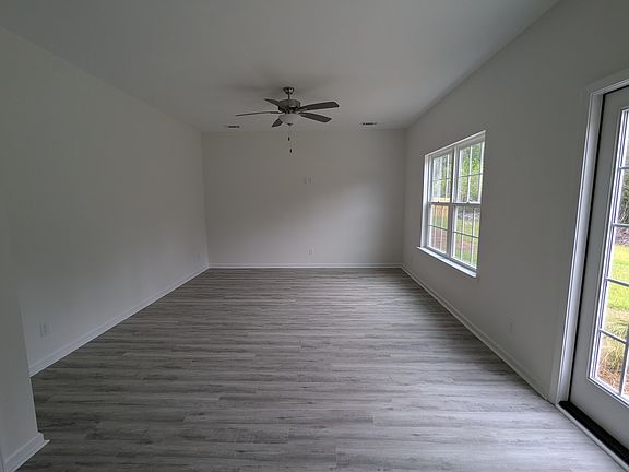 3rd image of 114 Alcove Ct