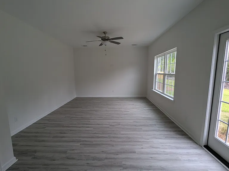 114 Alcove Ct — Photo 3