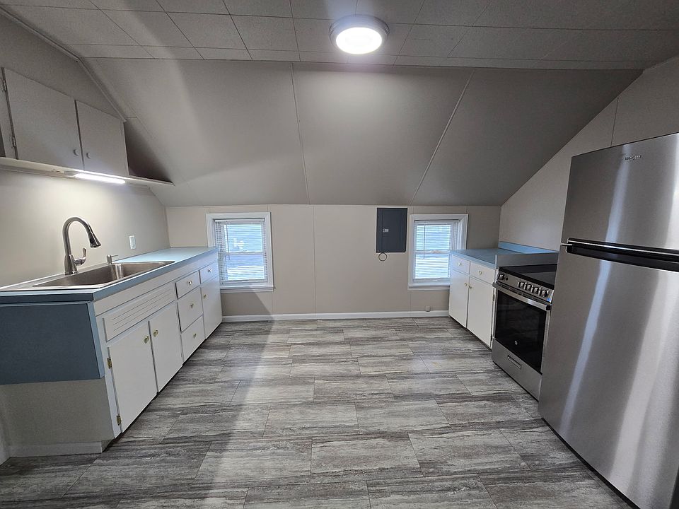 1st image of 410 E Grand River Ave #2