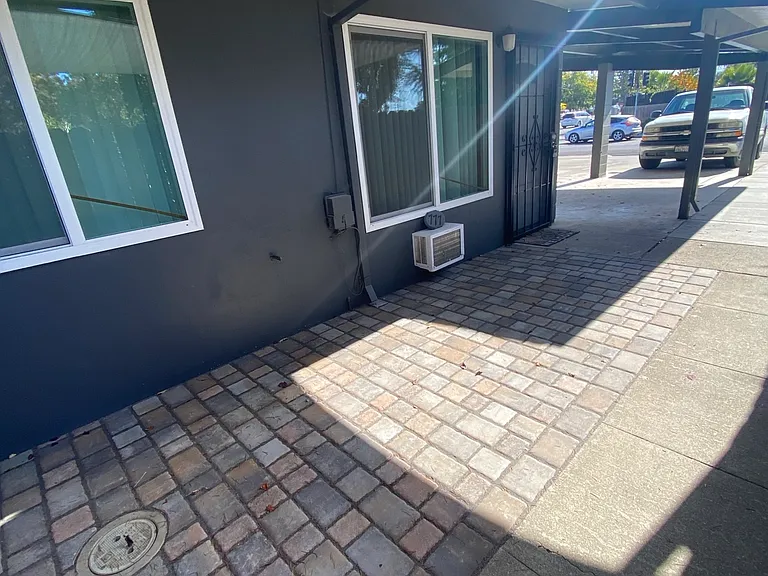 777 Holmes St — Photo 6