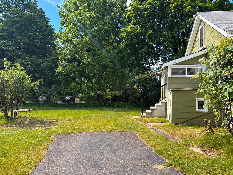 40 Mountain Ave — Photo 16
