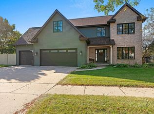 1315 E Wyndmere Dr, Appleton, WI 54913