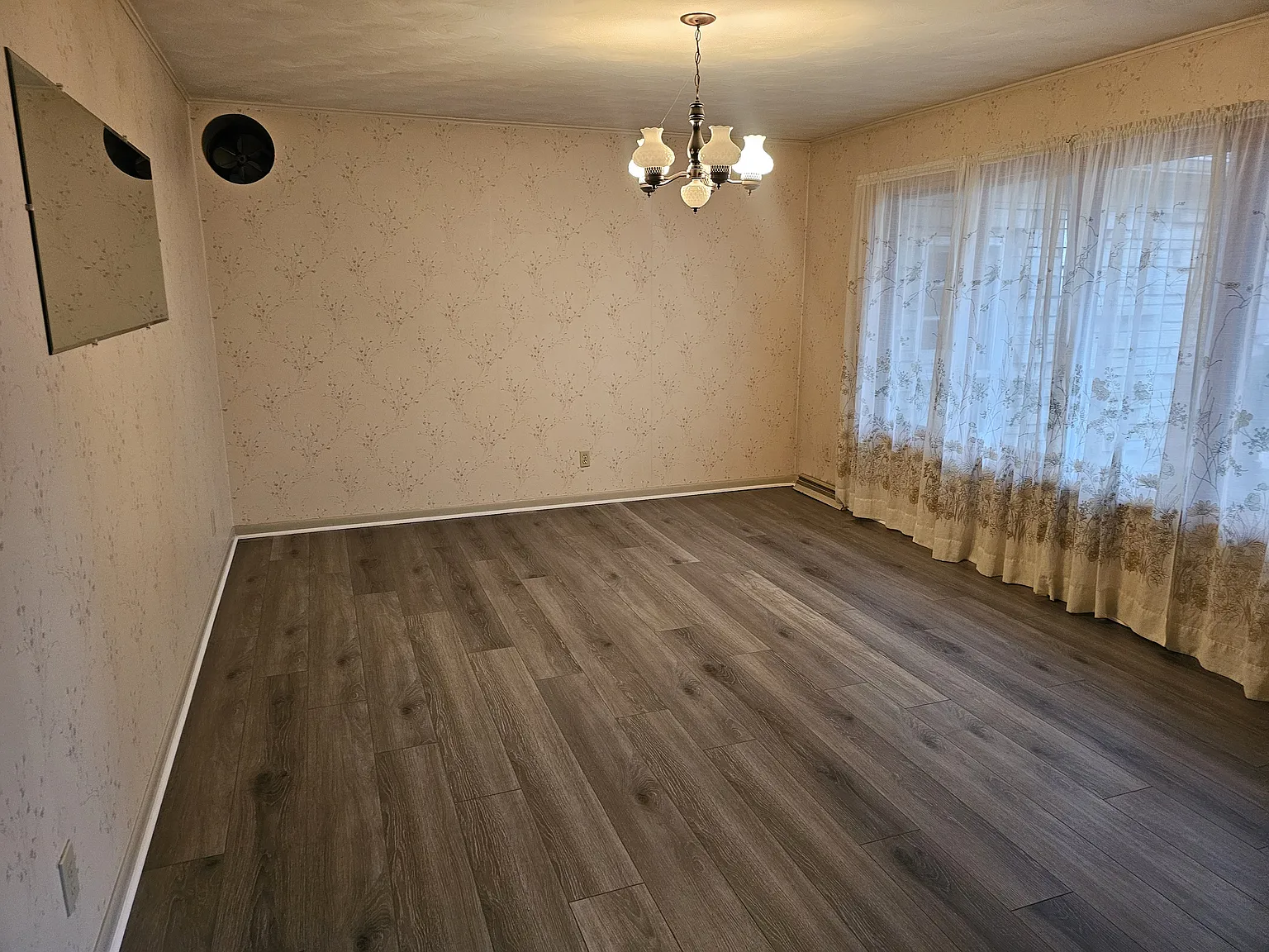 3 bed, 2000 sqft, $2,595 — Photo 4