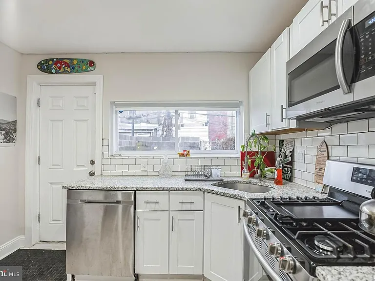 1814 E Albert St — Photo 9