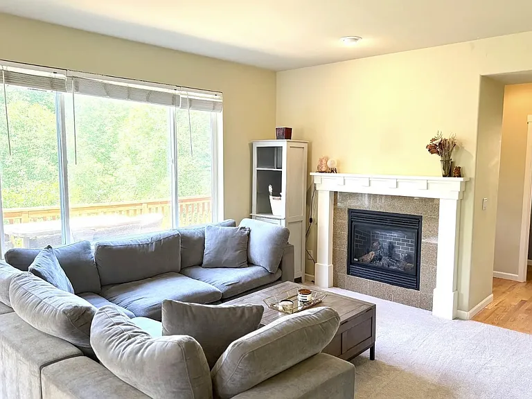 Kennewick Pl NE — Photo 6