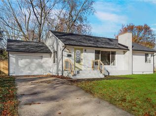 712 Country Club Dr, Butler, MO 64730