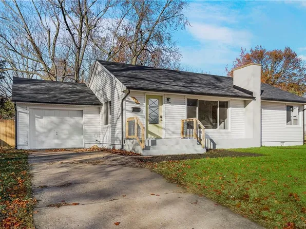 712 Country Club Dr, Butler, MO 64730