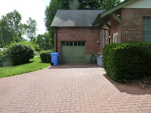4th image of 785 Brown St