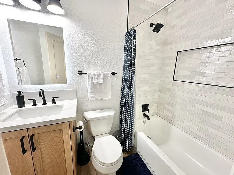 3234 Roberta Ln #1B — Photo 2