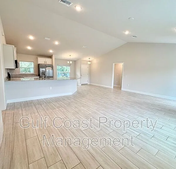4865 Manila Ave — Photo 11