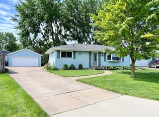 336 Thomas Ct, Neenah, WI 54956