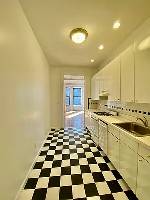 Rented by Avenues Real Estate | media 12