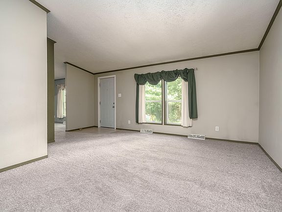 5th image of 2922 E D Ave
