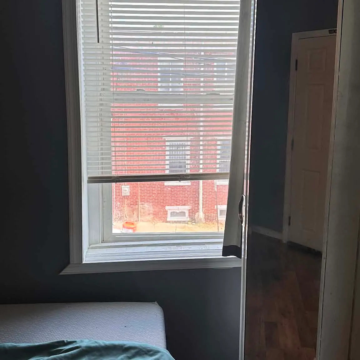7 bed, 2988 sqft, $700 — Photo 1