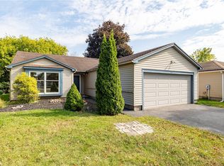 51 Lone Oak Cir, Penfield, NY 14526