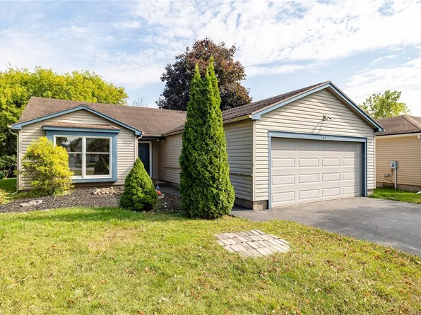 51 Lone Oak Cir, Penfield, NY 14526