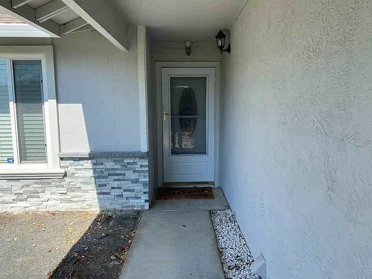 1650 Honeysuckle Rd — Photo 3